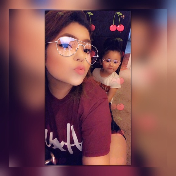 Meet your Posher, Iris - Picture 1 of 1